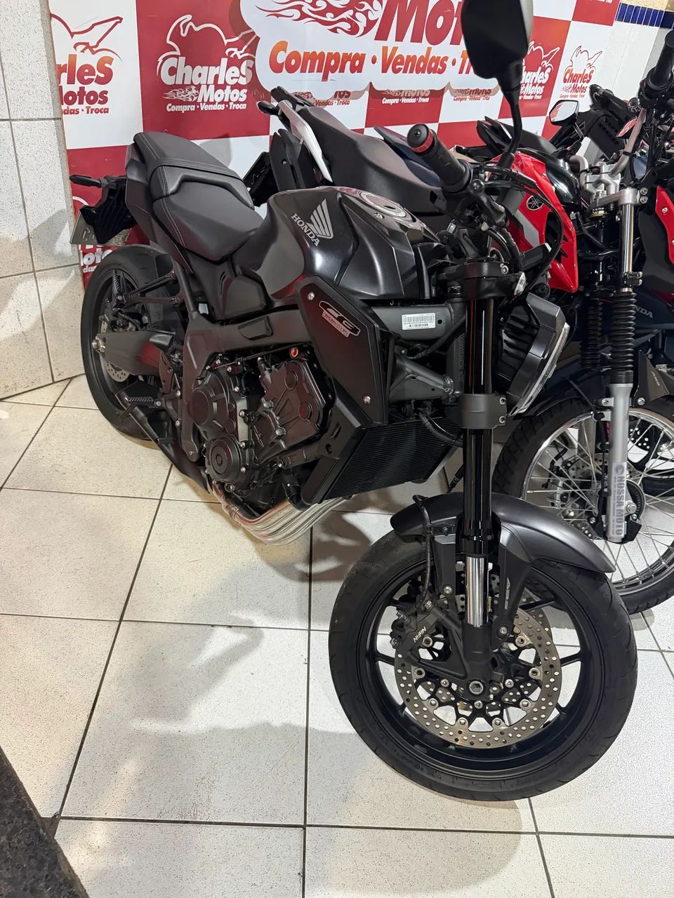 Cb650r 2024 com 3.800km  - Foto 2