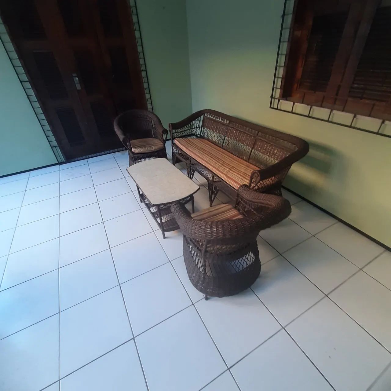 Sofá com duas cadeiras e mesa centro  - Foto 2