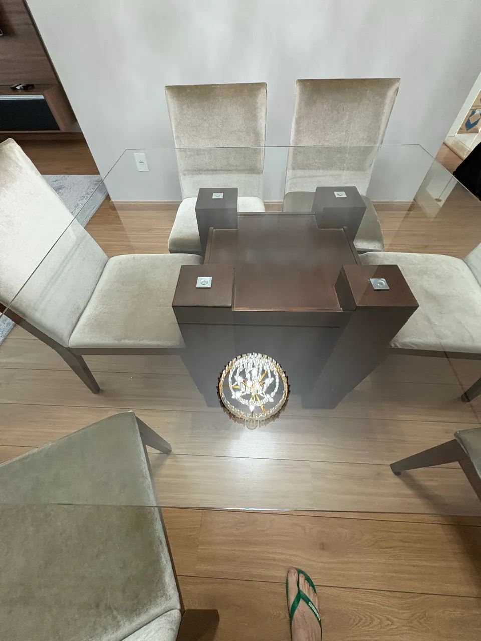 Mesa com seis cadeiras - Foto 4