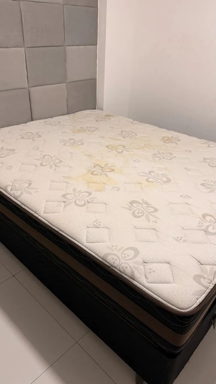 Cama casal Queen 