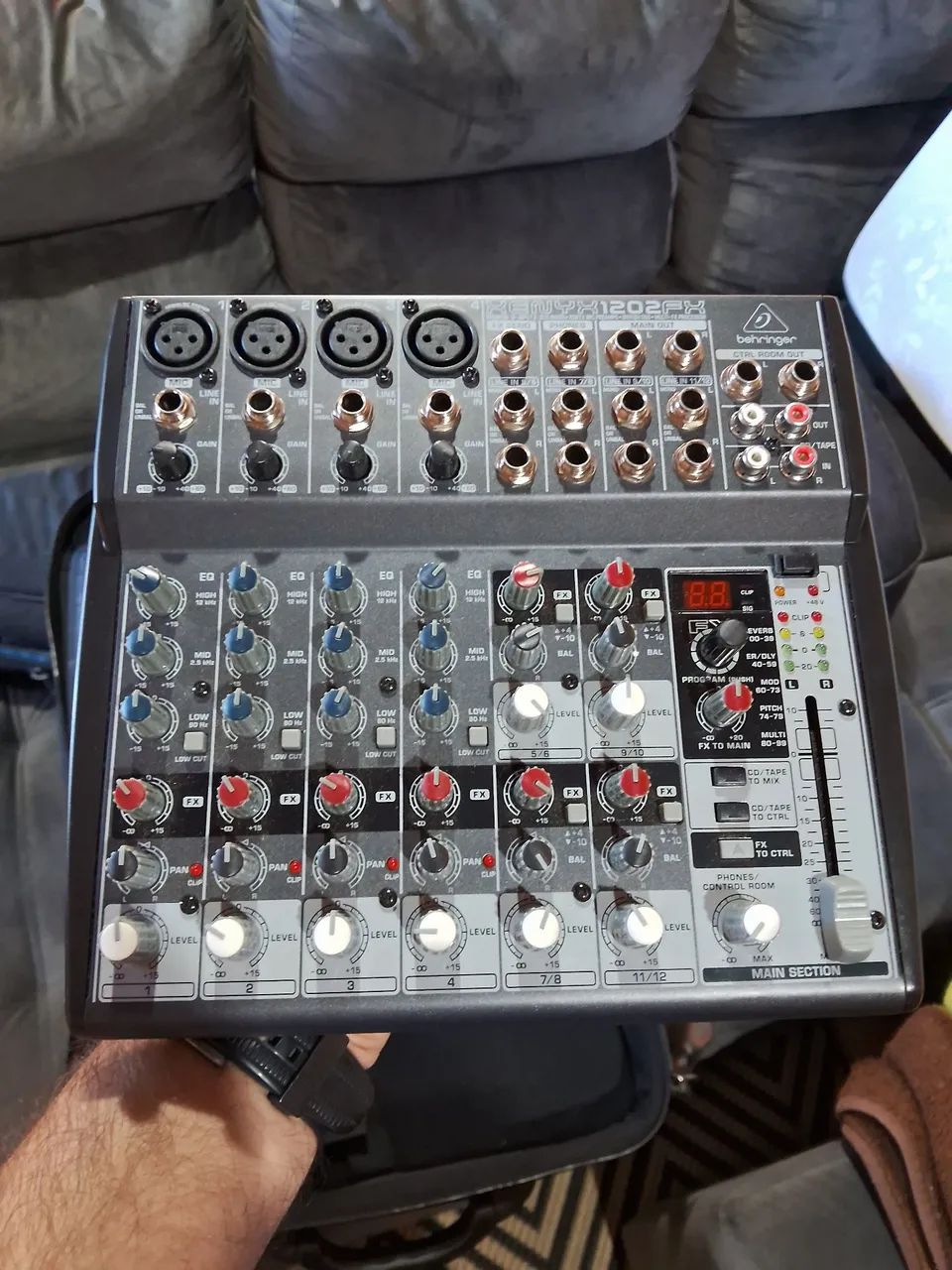 Mesa de som e pedal de distorção  - Foto 3