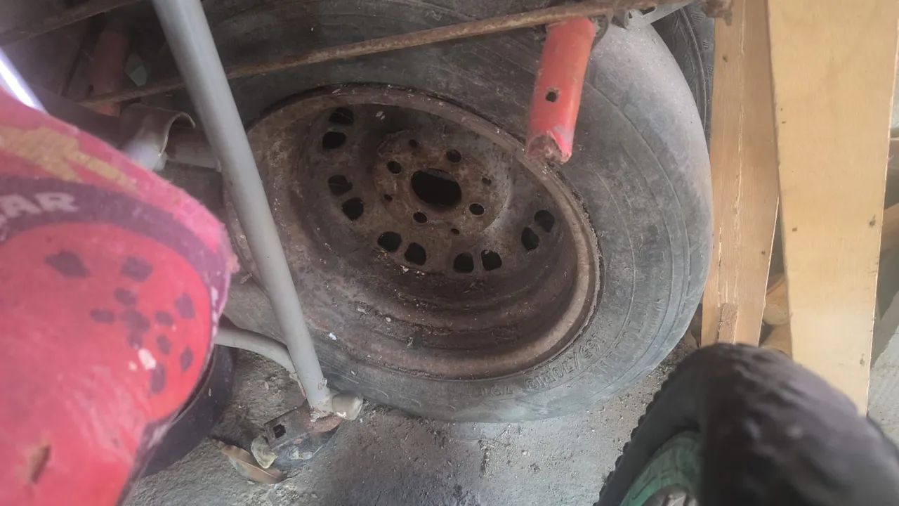 Aro e pneu de ferro 13