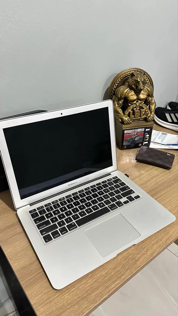 MacBook Air A1466 13.3" prata 8GB de Ram 128GB SSD Intel Core i5 - Foto 2