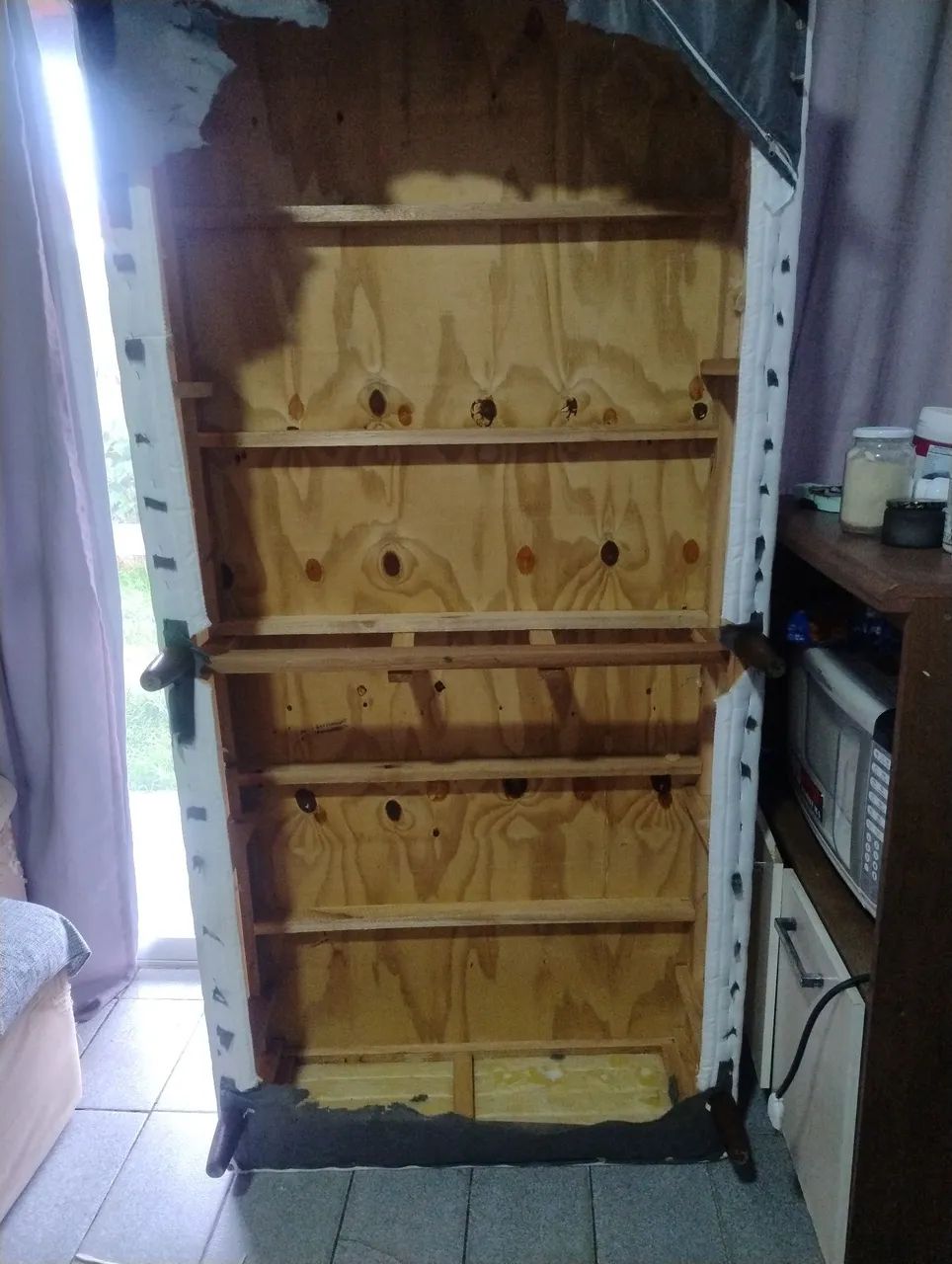 Vendo cama box de solteiro 