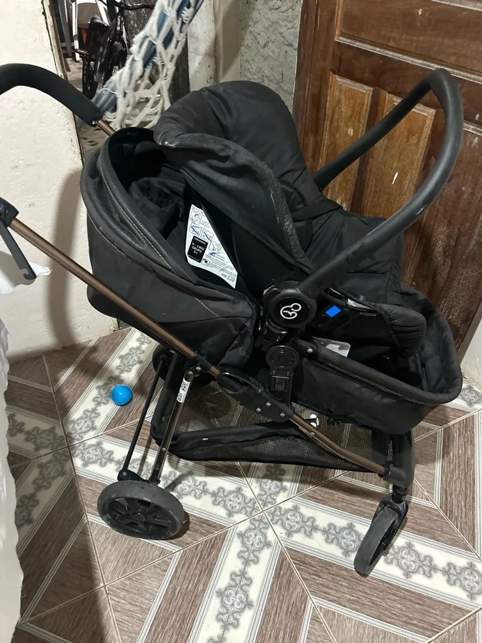 Carrinho de bebê com bebê conforto  - Foto 3