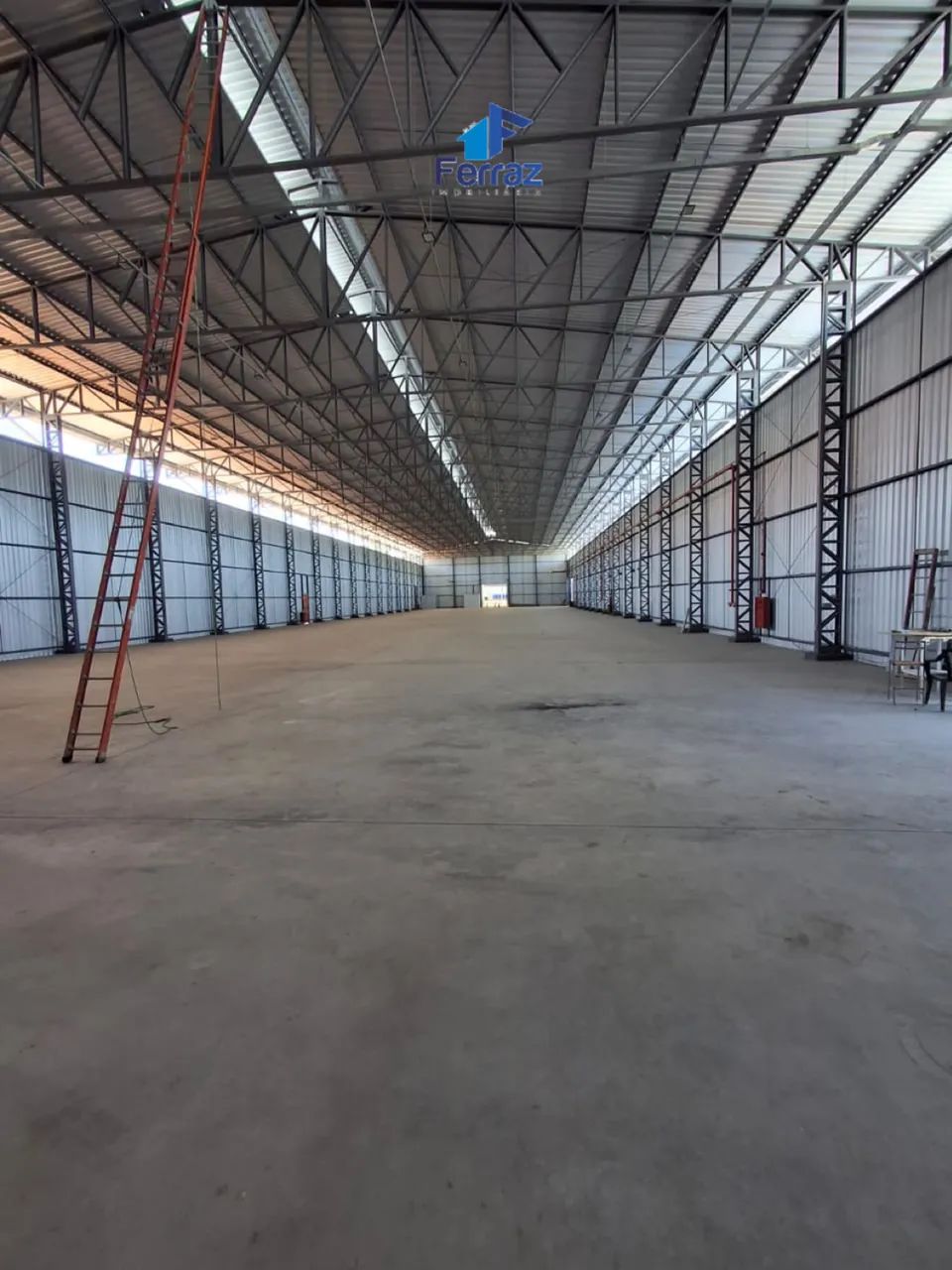 Galpão 2.300m2 pé direito 10m nível 5 Distrito I - Foto 2