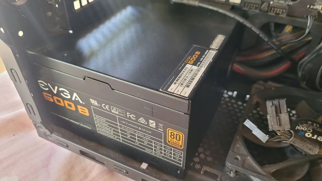 Fonte EVGA de 600W 80 plus bronze