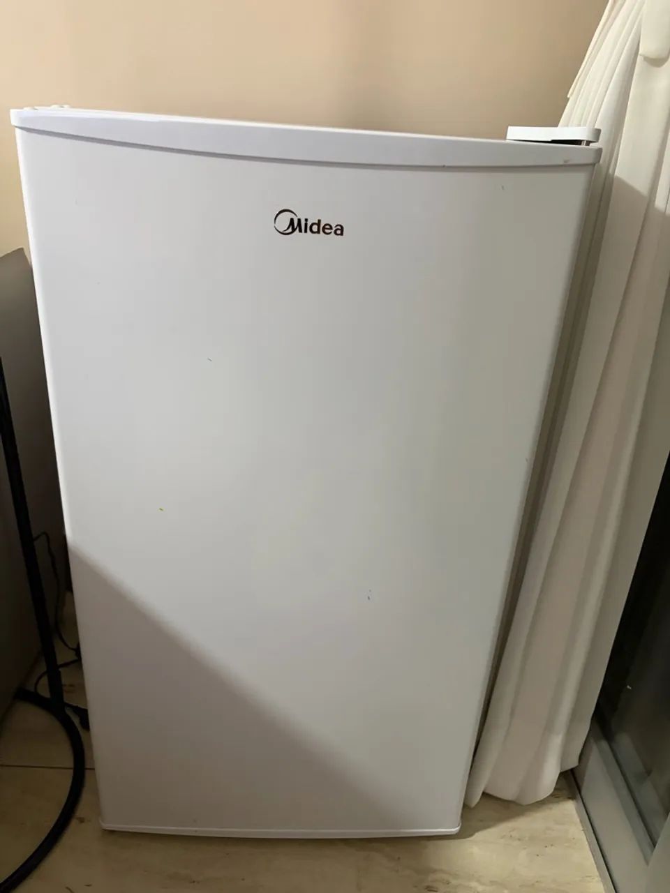 Frigobar Midea 93 L  