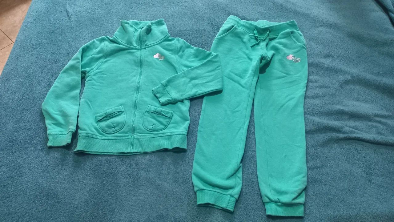 Conjunto de moletom verde infantil