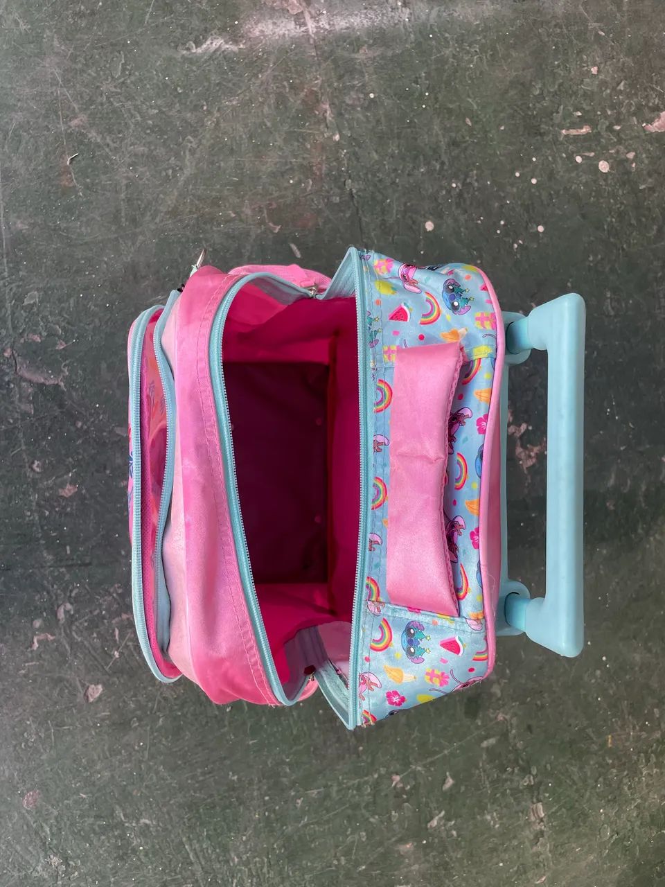 Mochila Escolar com Rodinhas Stitch - Foto 3