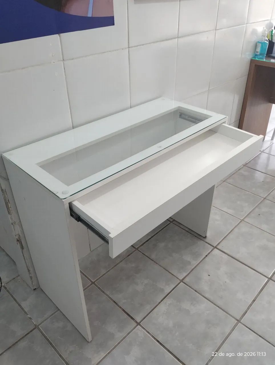 Bancada com tampo de vidro