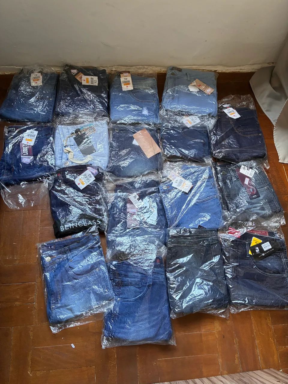 Bermudas e camisas tamanhos variados - Foto 4