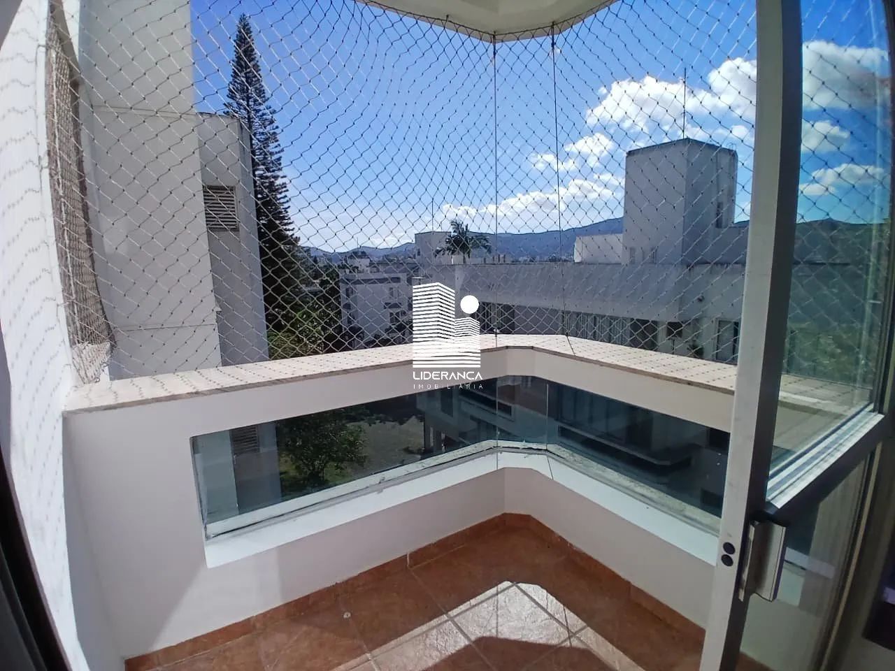 APARTAMENTO 03 DORMITÓRIOS NO BAIRRO CARVOEIRA