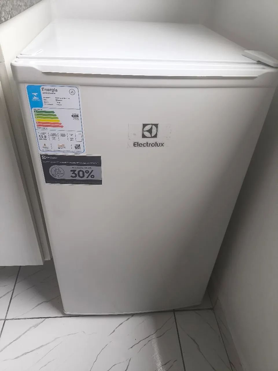 Frigobar 122 litros Eletrolux 