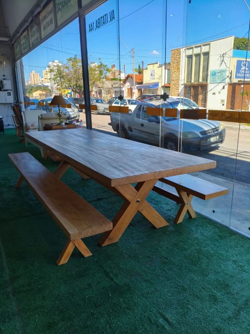 Mesa de Madeira Maciça Rústica com pés em X 2 bancos - Foto 4