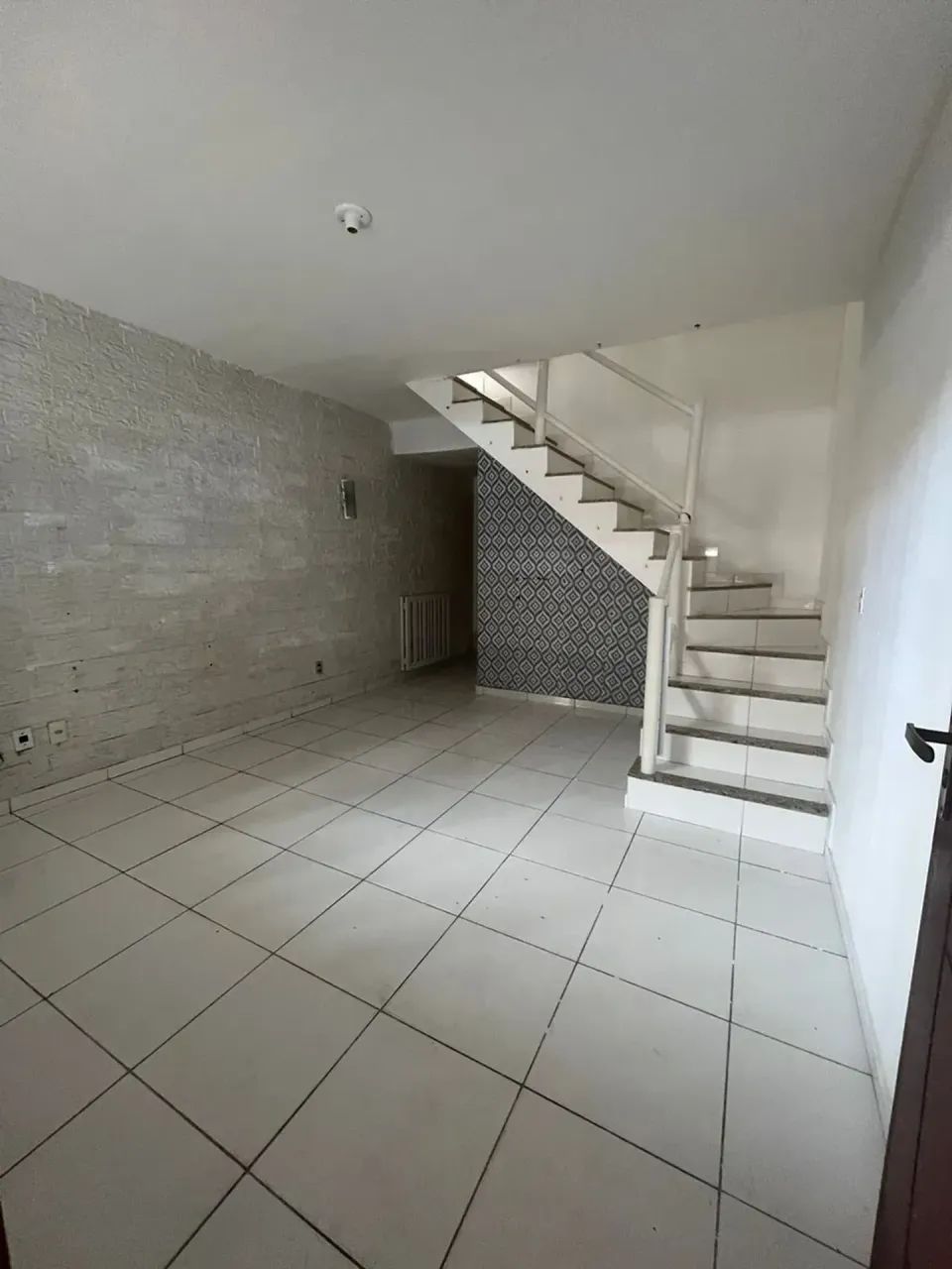 CASA DUPLEX 2 QUARTOS + GARAGEM COBERTA | TRINDADE próximo a praça - Foto 3