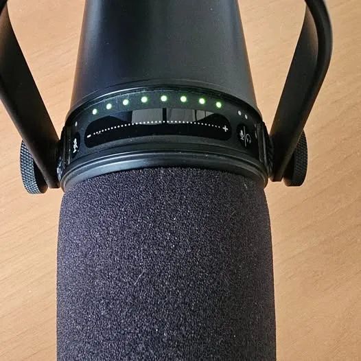 Microfone Shure MV7 (USB e XLR) - Podcast / Streaming + Suporte Grátis - Foto 2