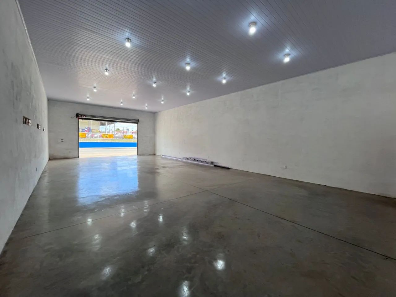 IMÓVEL COMERCIAL NA AVENIDA TANCREDO NEVES - 250 m²