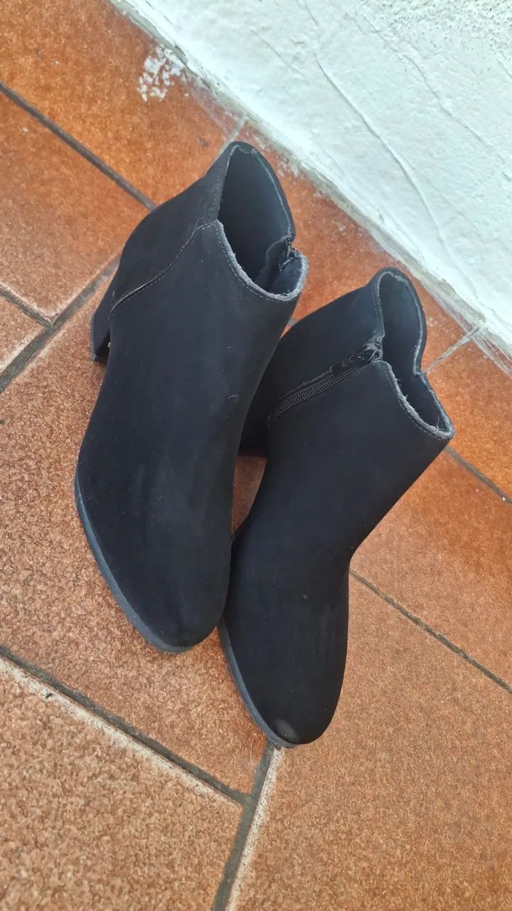 Bota Ankle Boot Preta Camurça - Foto 2