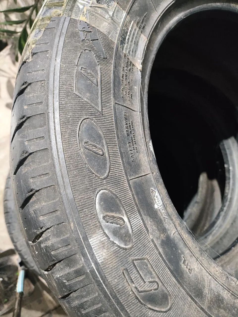 Pneus 245/65- aro 17 sendo 1 Goodyear e 3 Pirelli  - Foto 7
