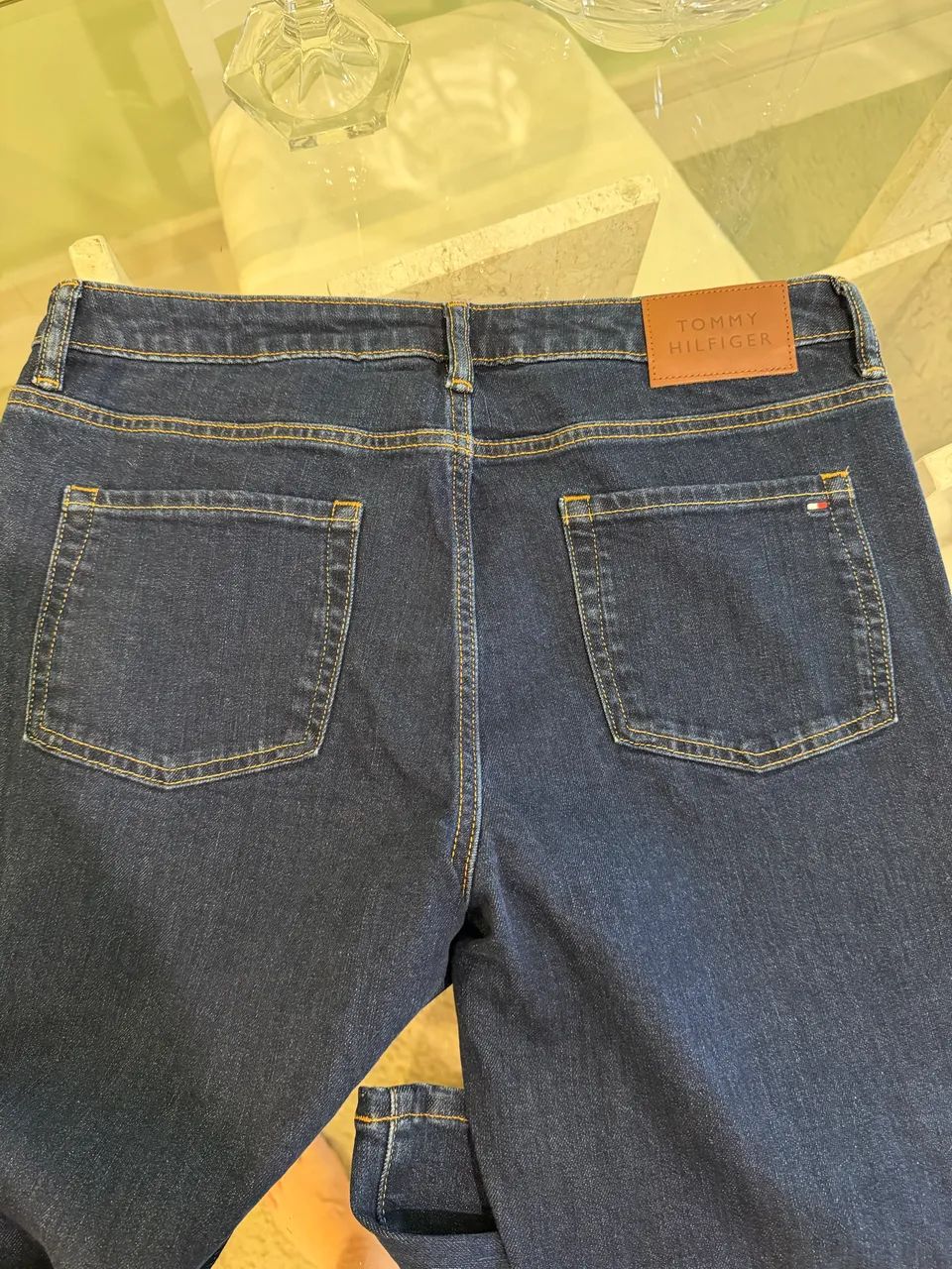 Vendo calça tommy Hilfiger original sem uso  - Foto 4