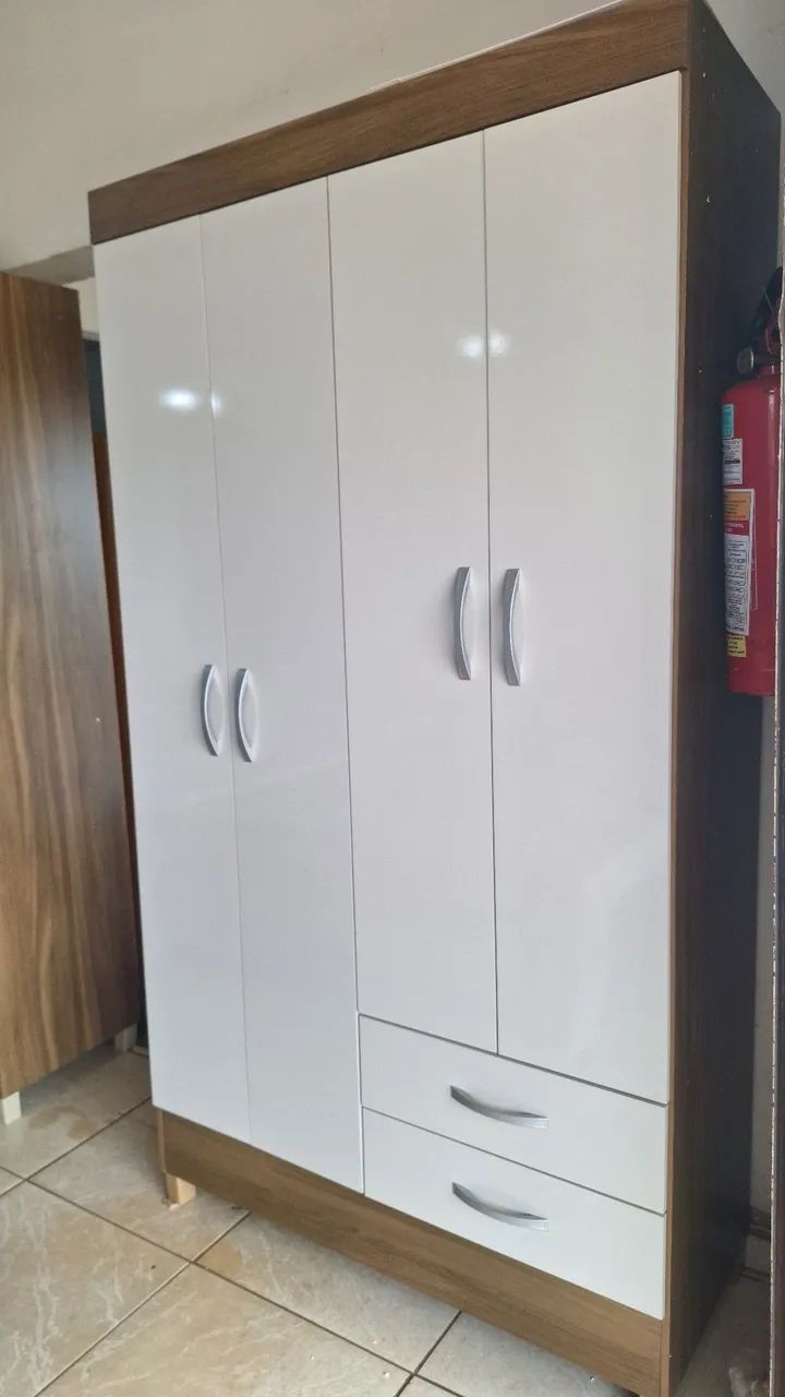 Guarda roupa 4 portas 2 gavetas - Foto 3