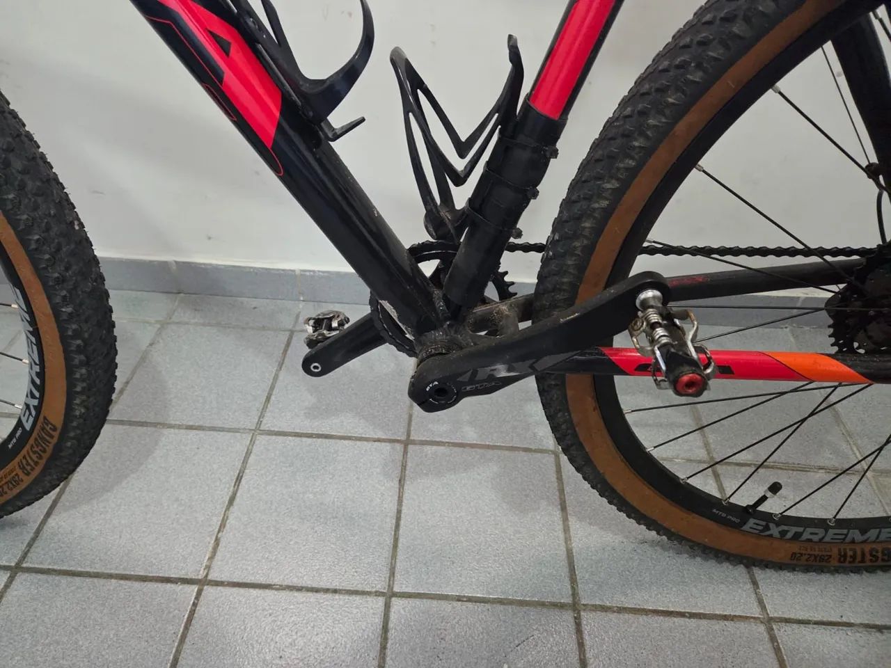 Bicicleta montada  - Foto 2