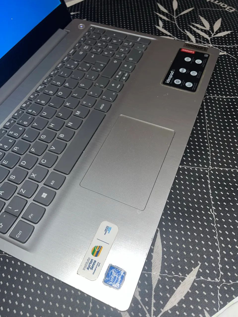 VENDO NOTEBOOK LENOVO i3 - Foto 4