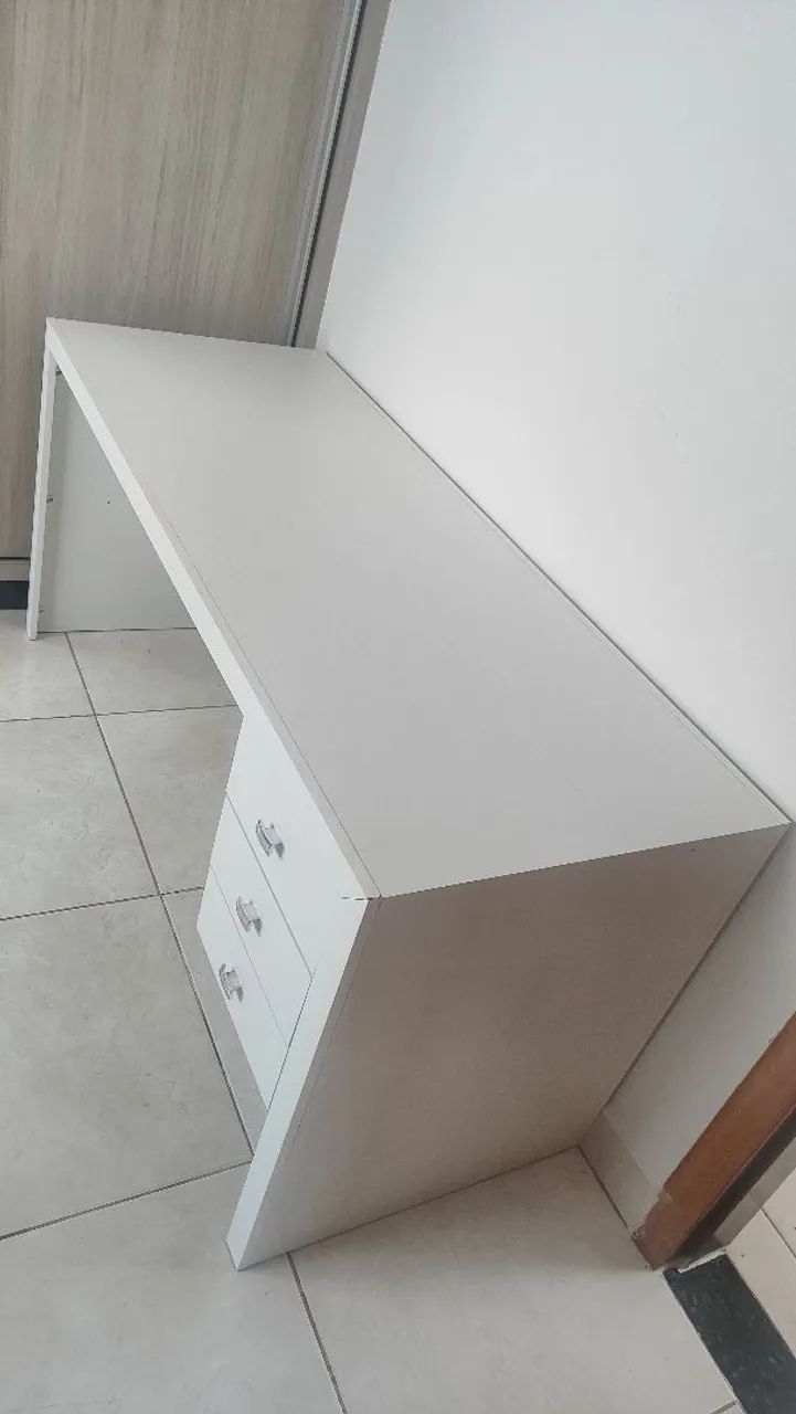 Mesa de escritório com 3 gavetas - Foto 3