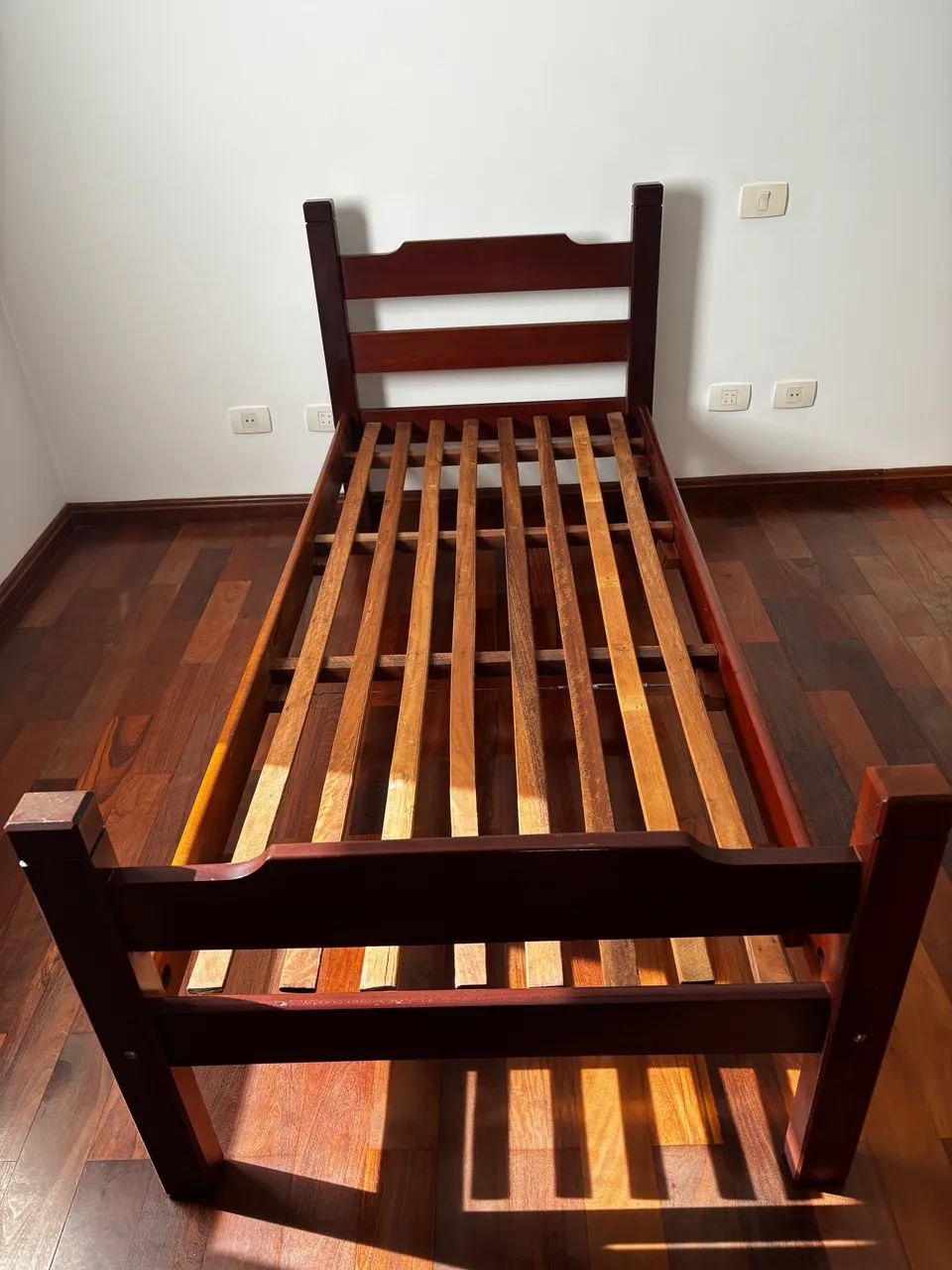 Cama de solteiro de madeira maciça - Foto 2
