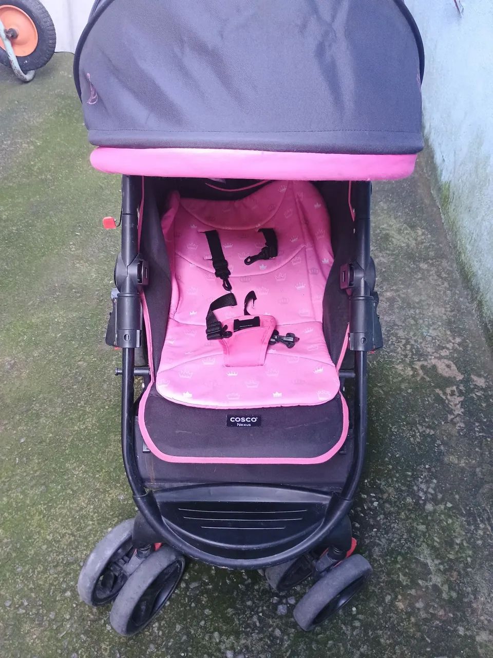 Carrinho de bebê rosa e preto  - Foto 2