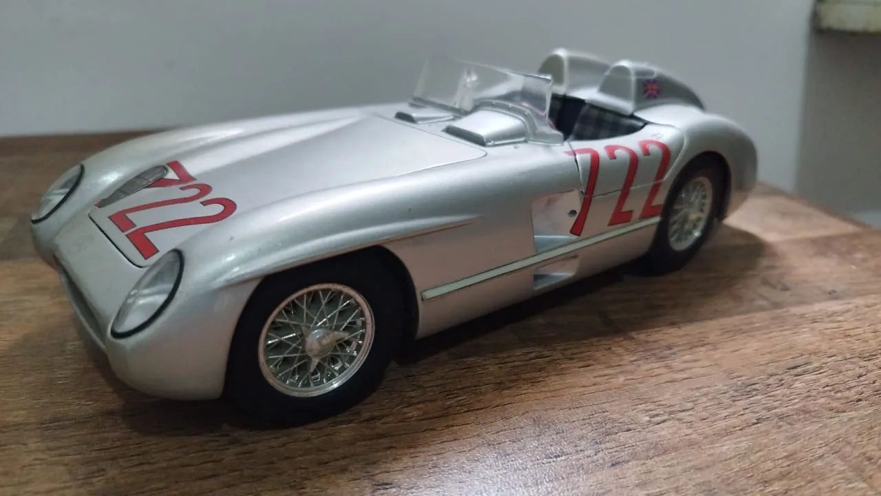 Miniatura Mercedes 300 SLR 1.18 Maisto - Hobbies e coleções - Vila