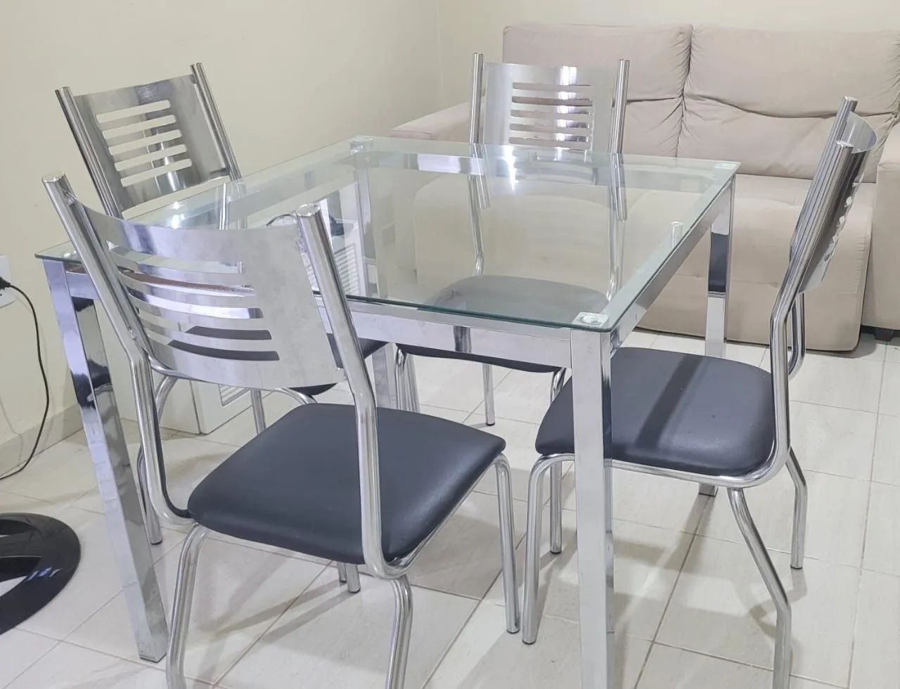 Mesa de vidro 4 cadeiras - Foto 2