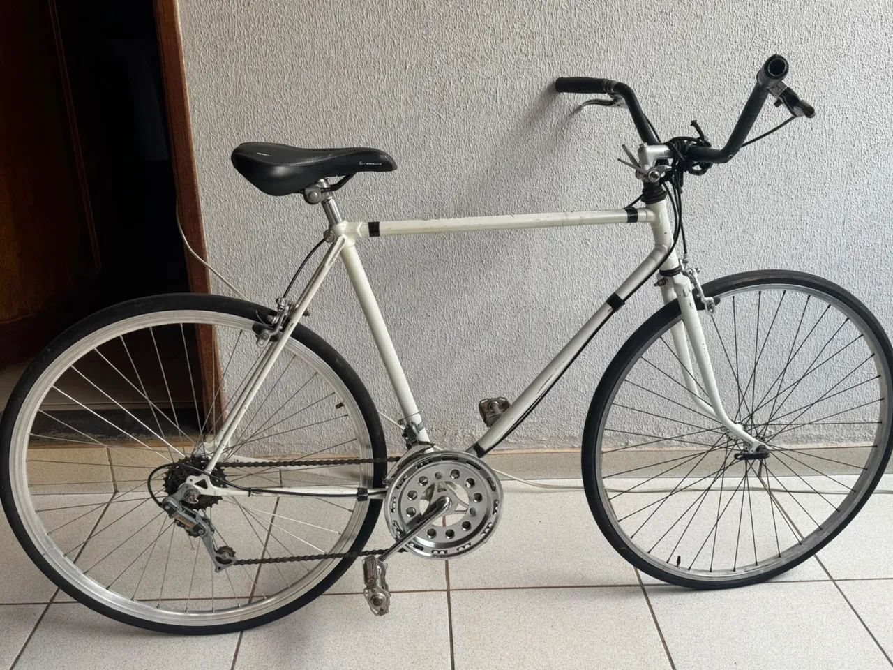 Bicicleta aro 27 Branca  - Foto 2