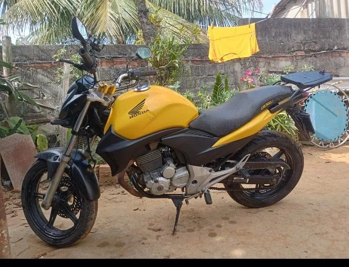 CB 300