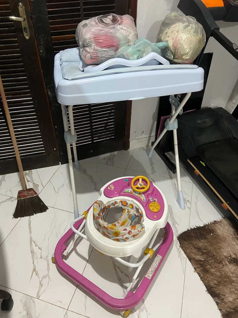 Andador para bebê e trocador - Foto 3