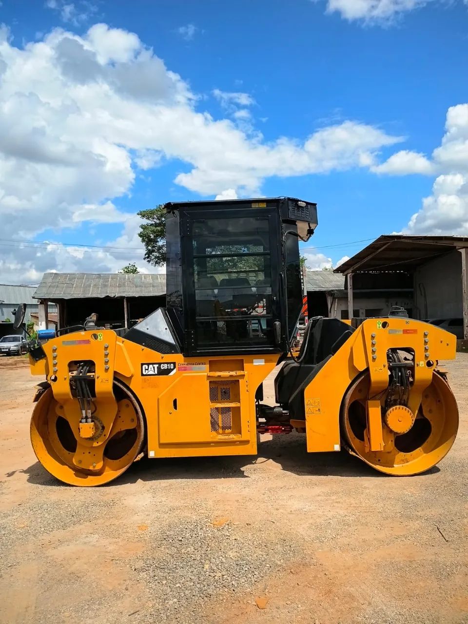 Rolo Compactador Caterpillar CB10, ano 2020, Tandem, Liso / Liso, em Paraná - Foto 3