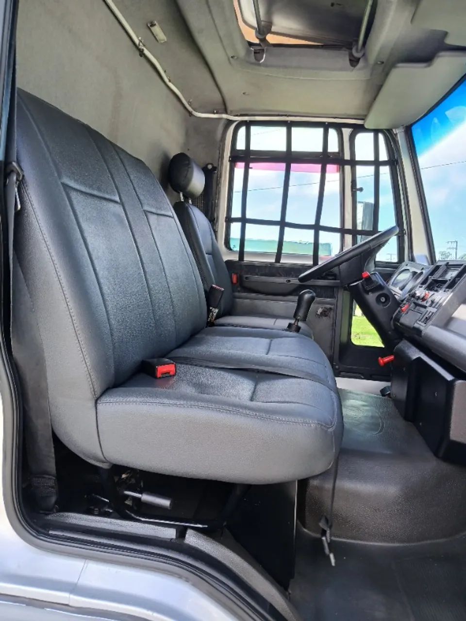 vende-se caminhão 3/4 ja com serviço   - Foto 3