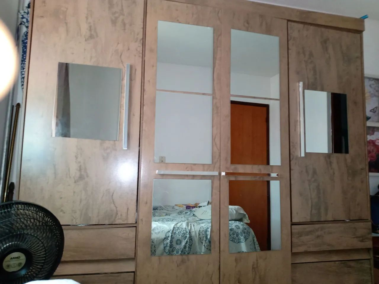 Guarda roupa 4 portas e 6 gavetas em bom estado.