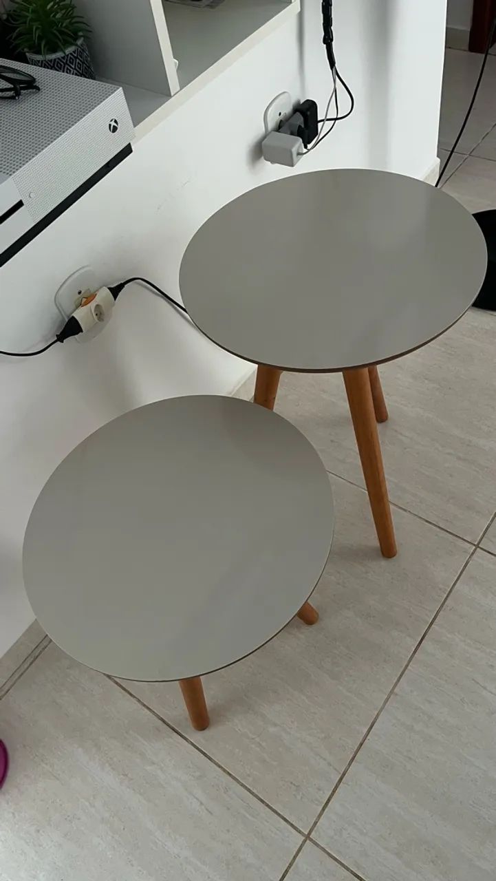 Conjunto com 2 mesas laterais redondas - excelente estado - Foto 2