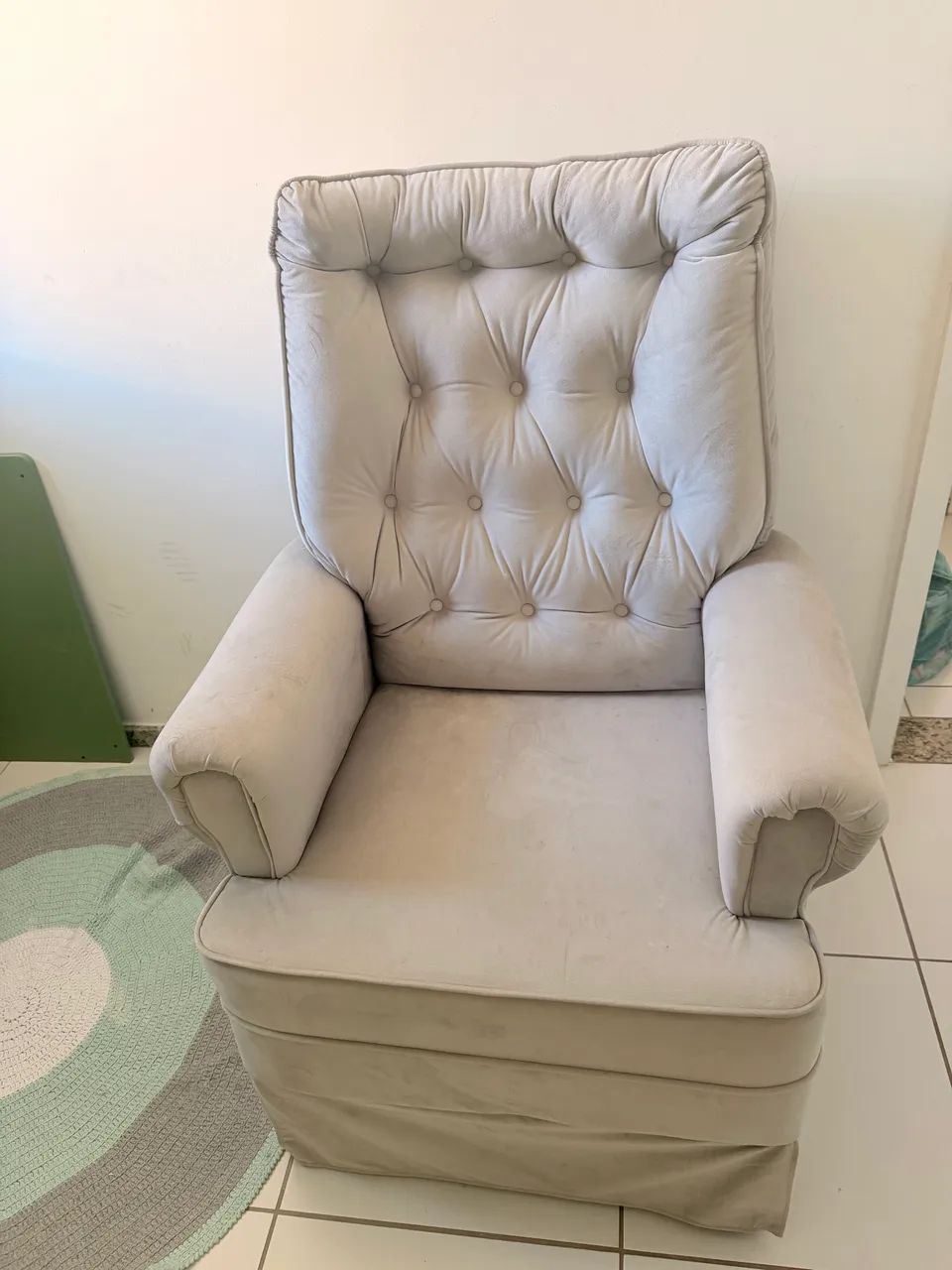Vendo cadeira de amamentação sem marcas de uso - Foto 3