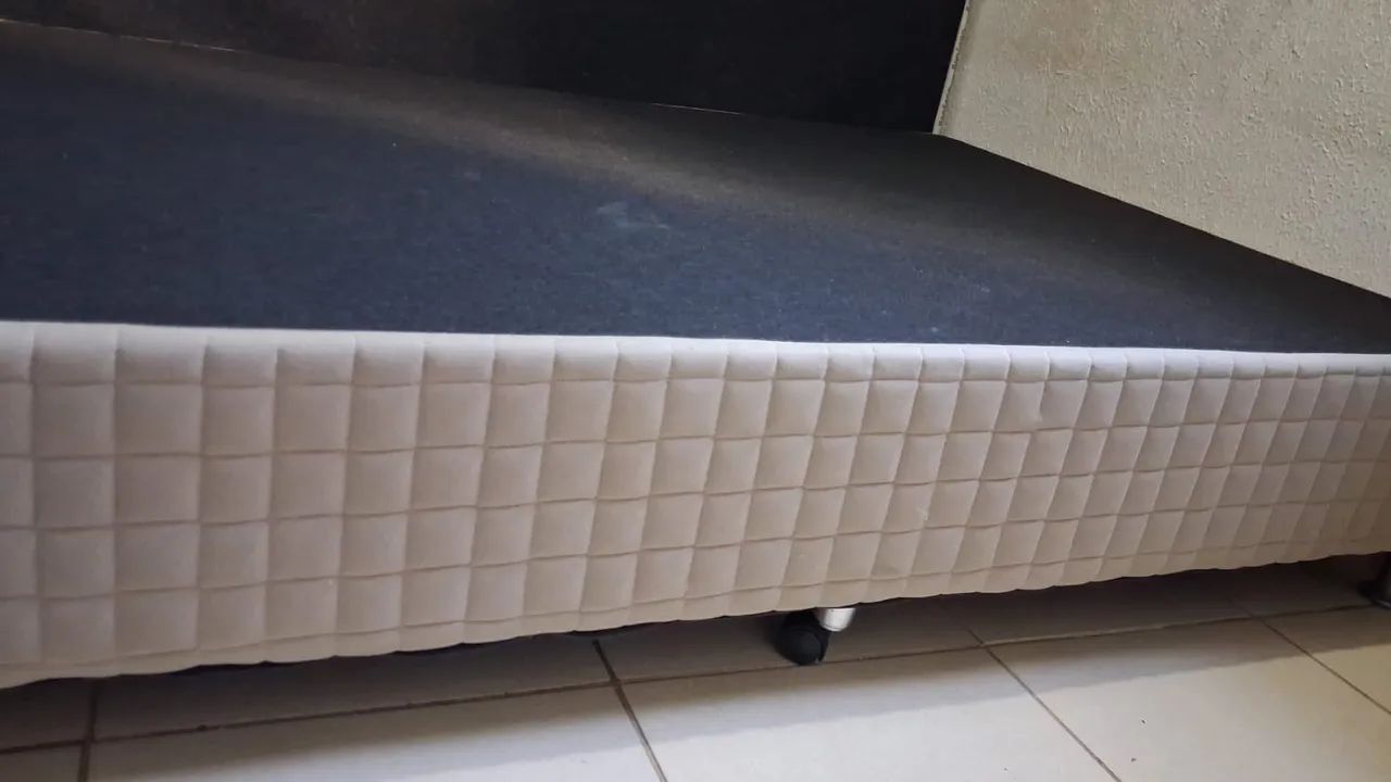 Vendo base box casal usada 