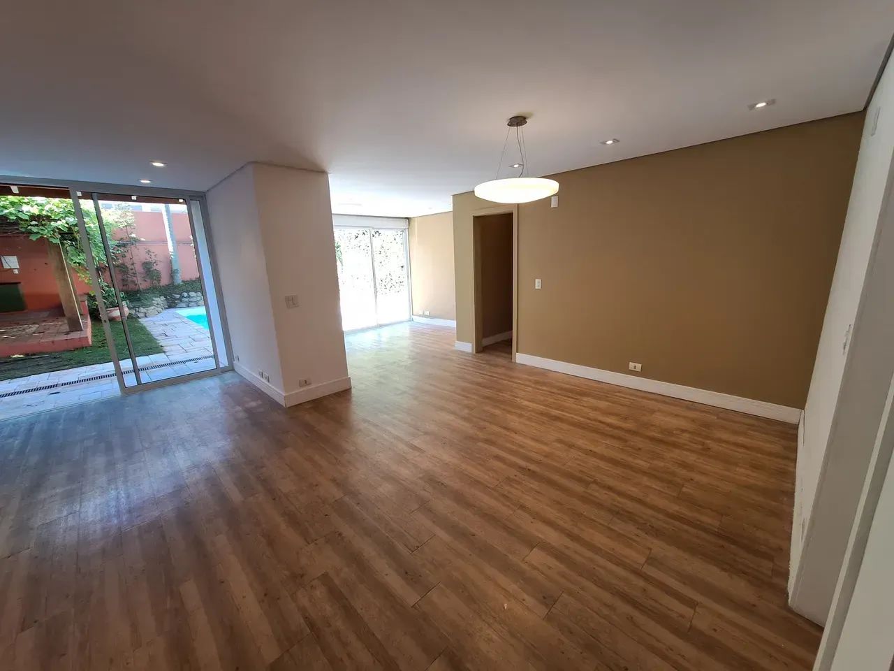 Casa 3 Suítes com Piscina e Churrasqueira | 246 m² | 4 Vagas - Foto 4