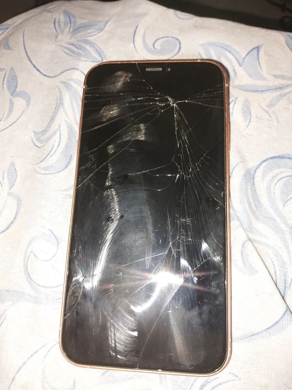 Vendo iPhone 12 64GB com carcaça do 17 pro Max 