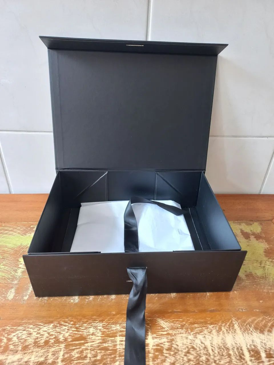 Caixa para presente/organizadora preta - 28x20x9 Em ótimo estado 