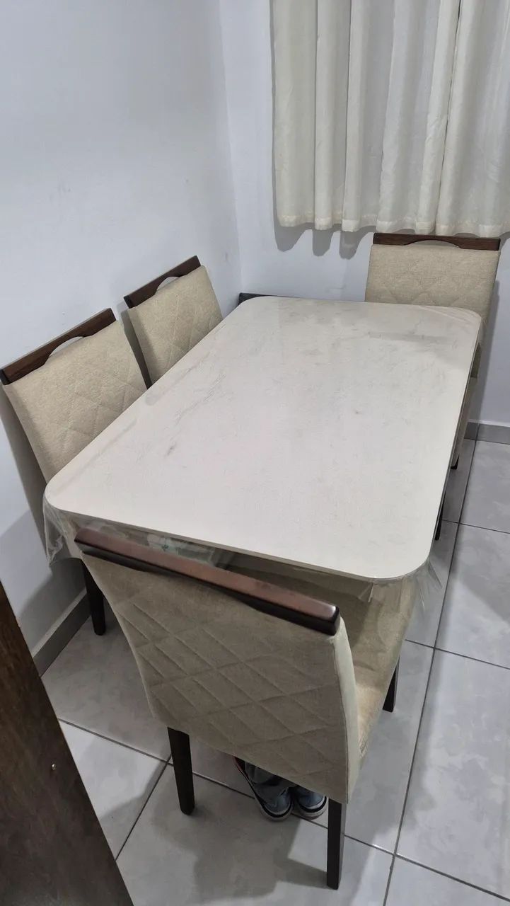 Mesa de jantar 4 lugares
