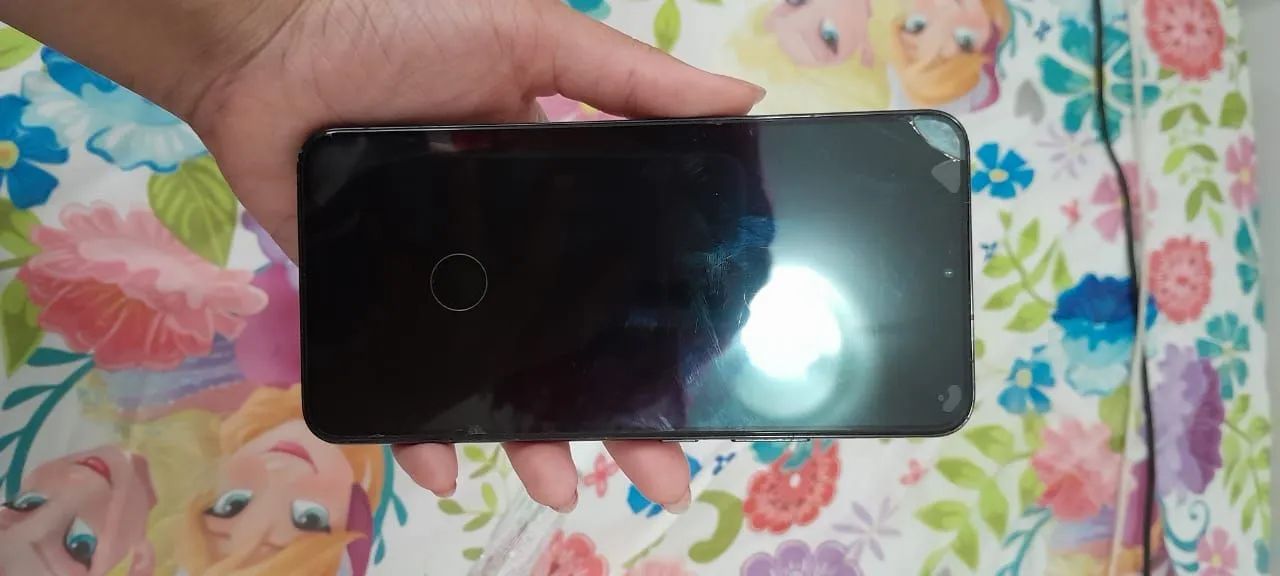 Samsung S22+ com linhas na tela, mas funcionando!!