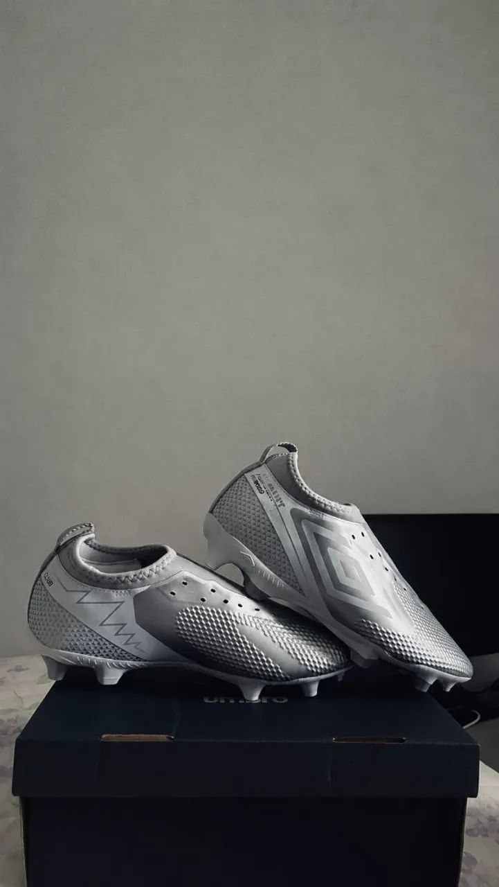 chuteira umbro