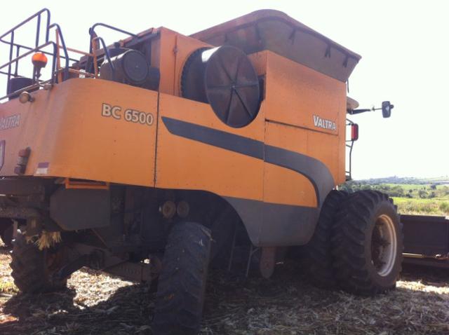 Colheitadeira Valtra 6500 - plataforma de 25 pes - Impecavel!!!