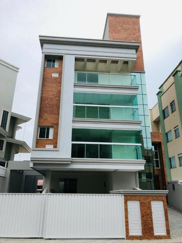 Apartamento com 4 vagas de garagem - 80 metros da praia